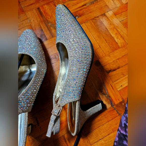 Bella Hannah rhinestones dress shoe in Gold, U.S 11 - Picture 2 of 8